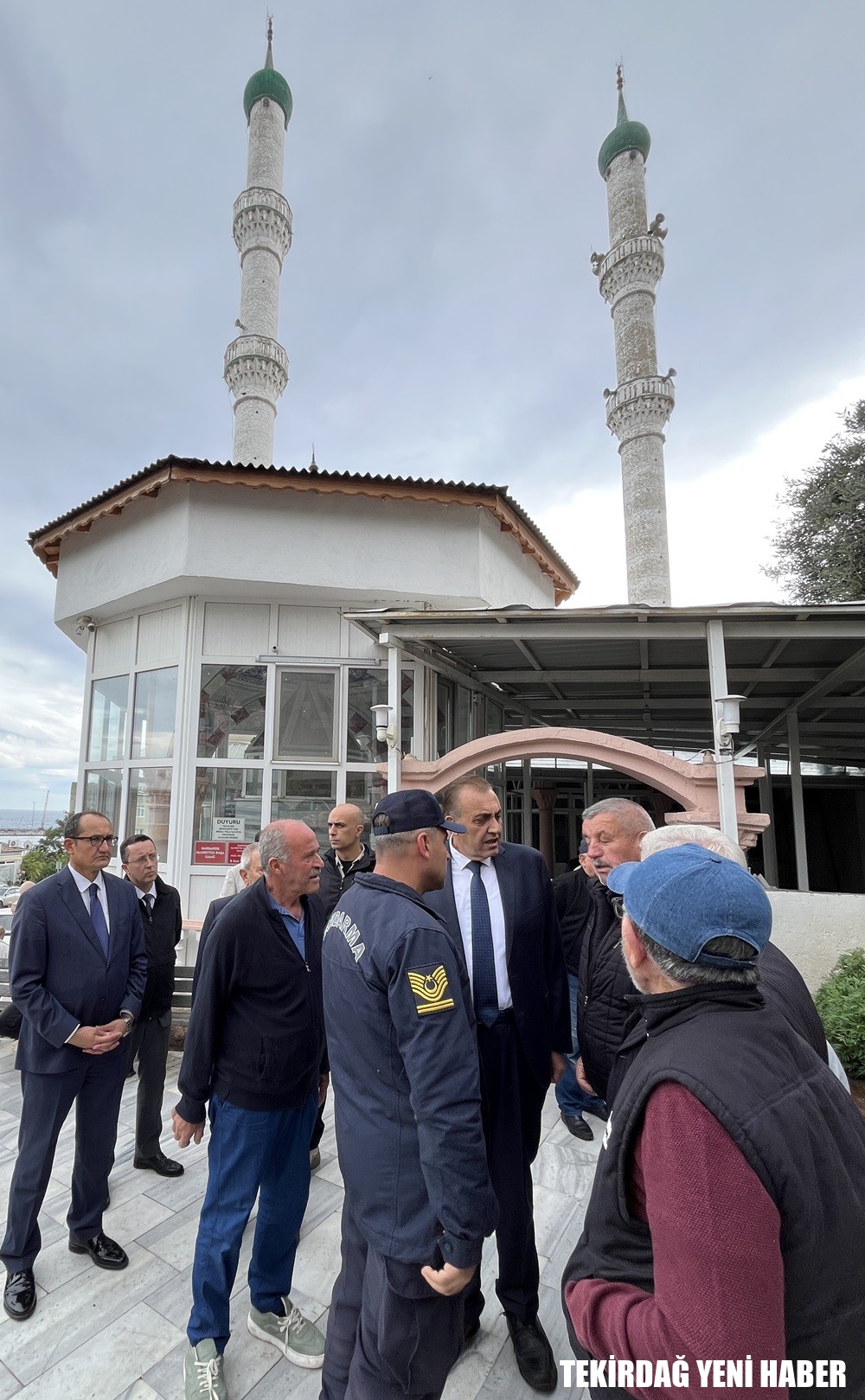 Kaymakamı  Mahmut Nedim TUNÇER, Cuma Namazı’nın ardından vatandaşlarımızla bir araya geldi.