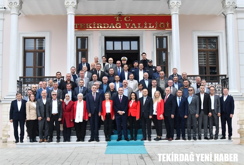 Kaymakamı  Mahmut Nedim TUNÇER, İlçemiz muhtarları ile birlikte 19 Ekim Muhtarlar Günü dolayısıyla…