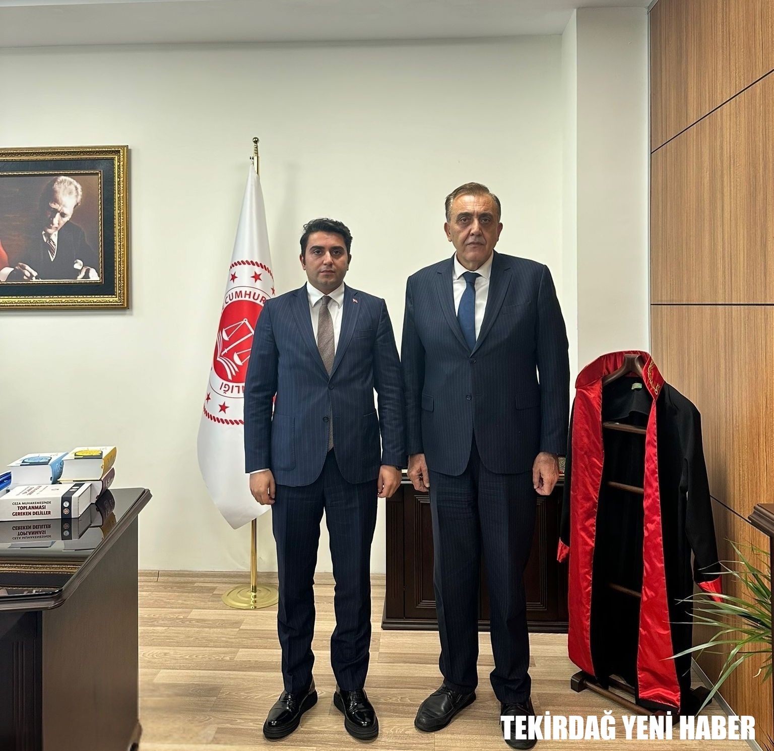 Kaymakamı  Mahmut Nedim TUNÇER, Tekirdağ Cumhuriyet Başsavcı Vekili  Mustafa Deren ÖZKOL’u makamında ziyarette bulundu.