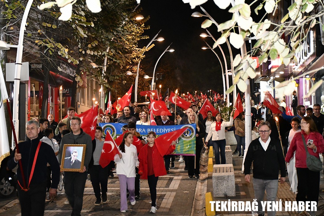 MALKARA’DA BÜYÜK BİR HEYECAN VE GURURLA FENER ALAYI YÜRÜYÜŞÜ GERÇEKLEŞTİRİLDİ