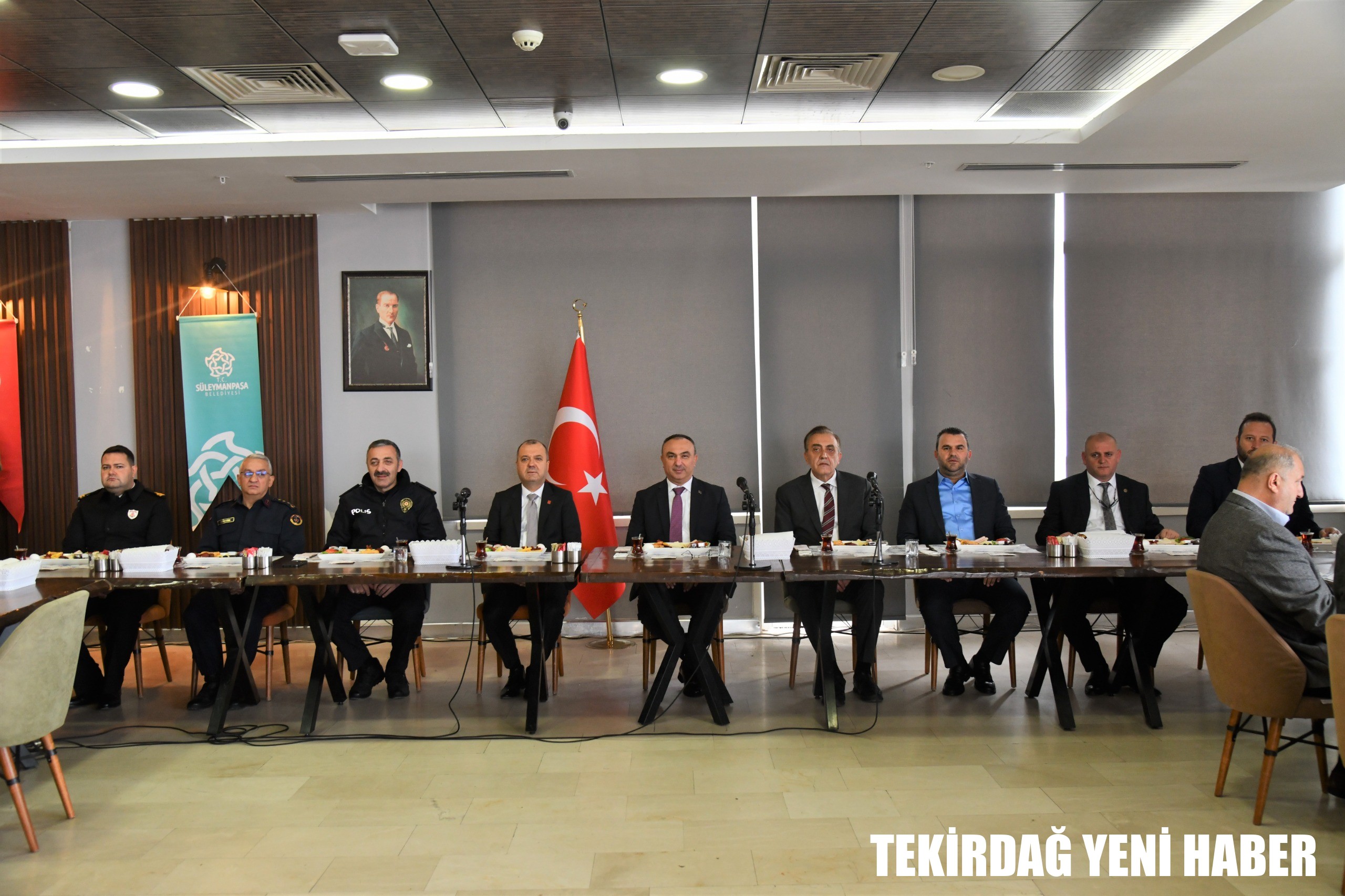 Vali Soytürk Kahvaltıda Muhtarlarla Bir Araya Geldi