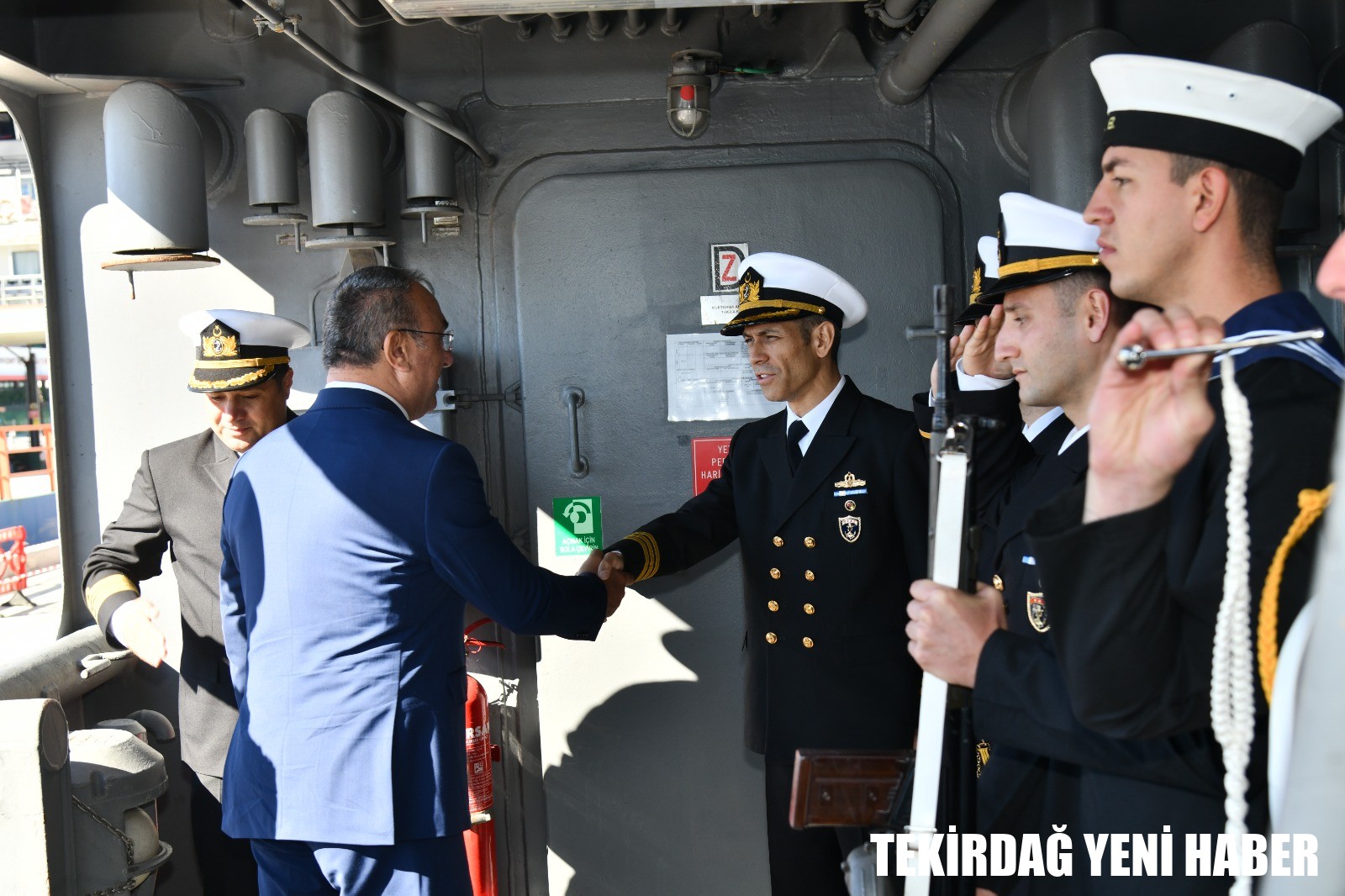 Vali Soytürk TCG Alemdar Gemisi’ni Ziyaret Etti