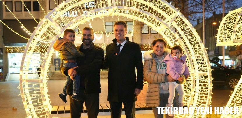 Başkan Sarıkurt Yeni Yıl Coşkusunu Vatandaşlarla Paylaştı