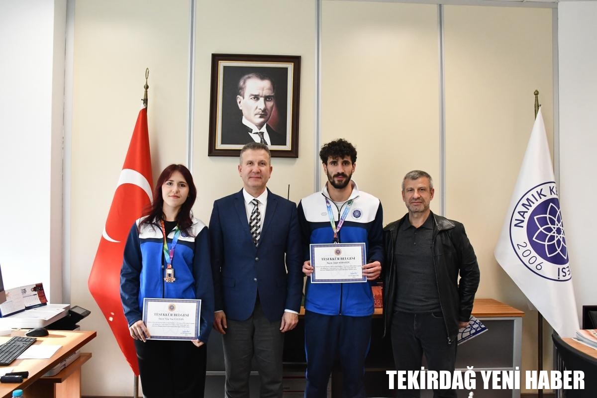 ŞAMPİYON SPORCULARIMIZA TEŞEKKÜR BELGESİ TAKDİMİ