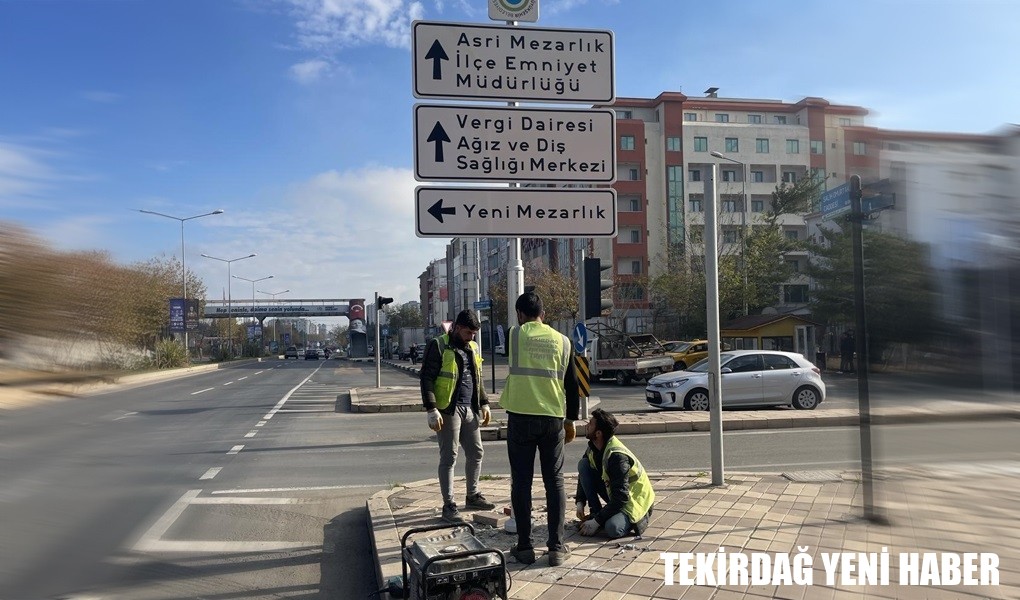 TRAFİK HİZMETLERİ EKİPLERİ ŞEHRİN DÖRT BİR YANINDA TRAFİK GÜVENLİĞİ İÇİN ÇALIŞIYOR