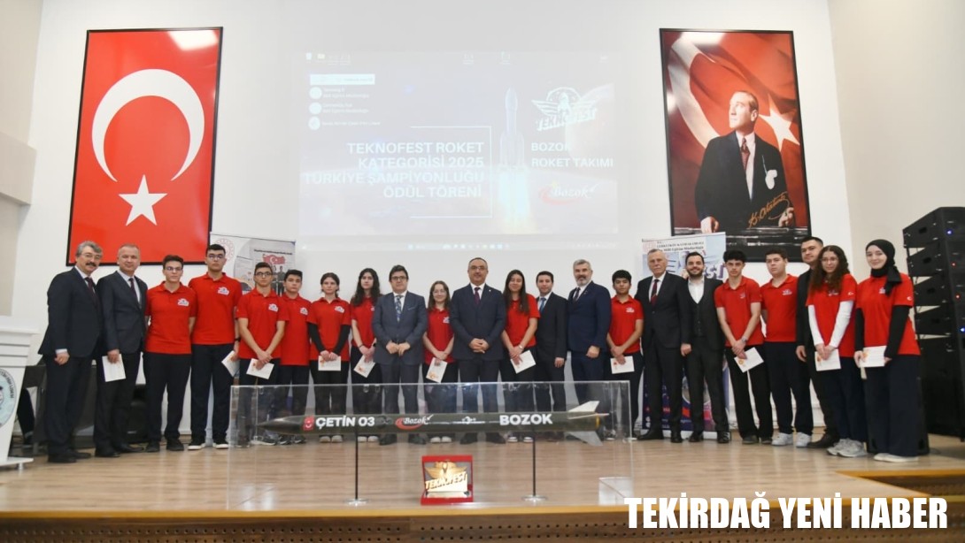 Vali Soytürk TEKNOFEST’de Roket Yarışmasında Türkiye 1.’si Olan Öğrencileri Tebrik Etti