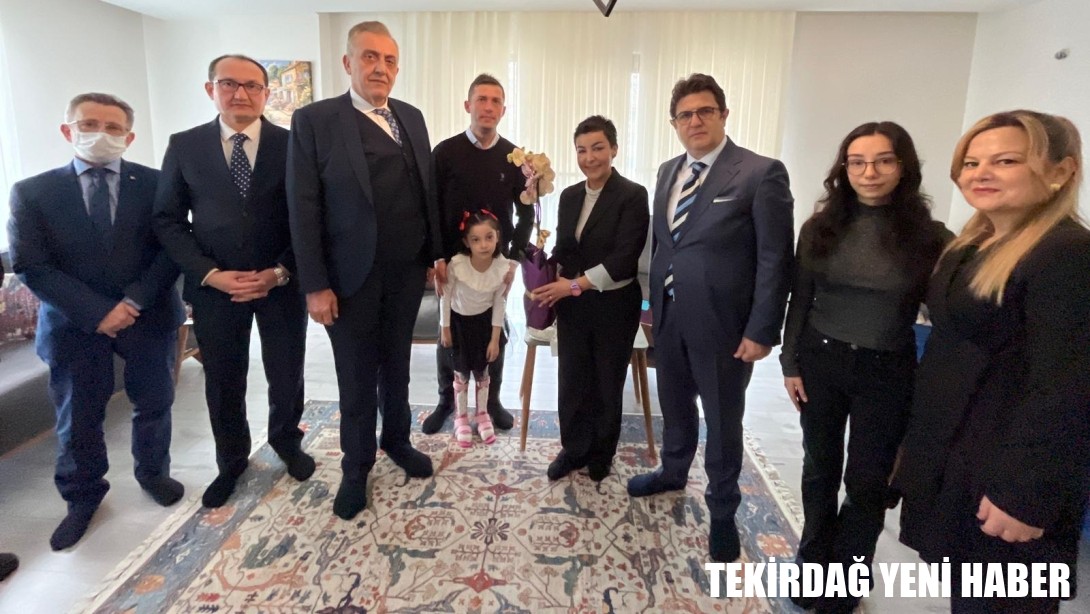 Evde Eğitim Hizmeti Alan Öğrenciye Karne Ziyareti