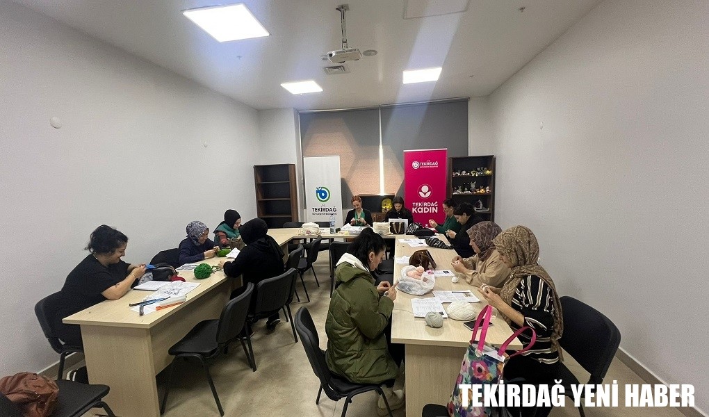 ÇERKEZKÖY’DE KADINLARIN EL EMEĞİ SEVGİYLE ÖRÜLDÜ