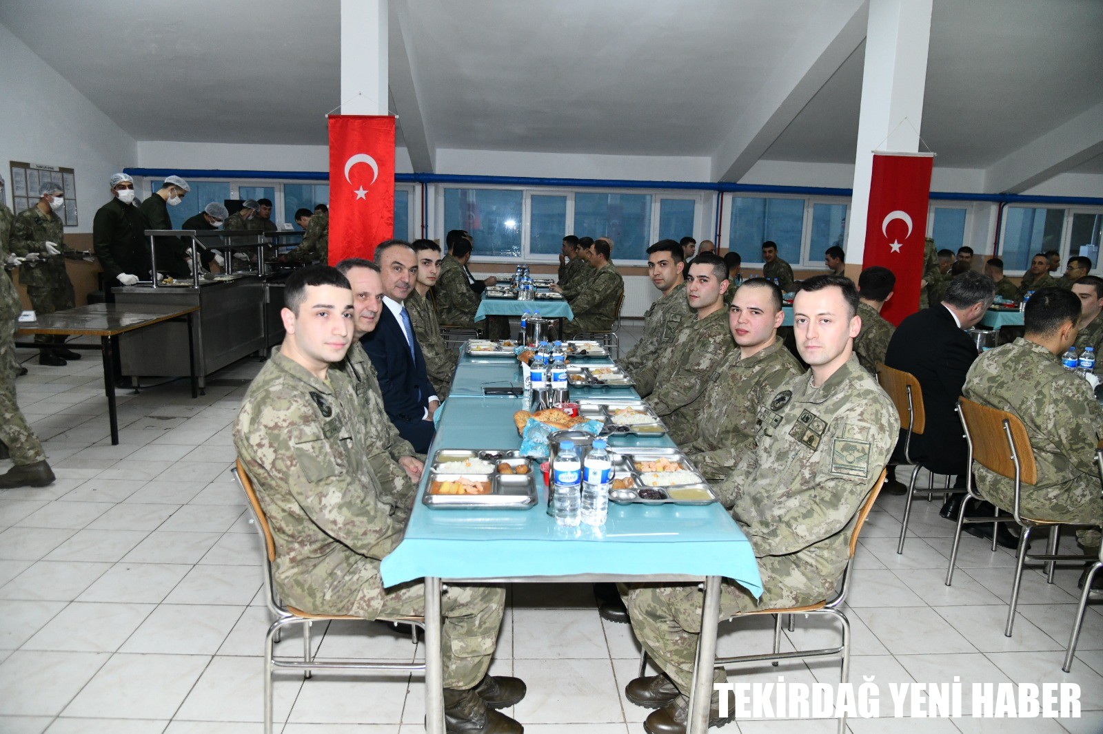 Vali Soytürk Er ve Erbaşlarla Birlikte İftar Yaptı