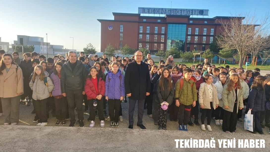 İlçe Milli Eğitim Müdürü Fahri Kırmızı Bahçelievler Ortaokulunda Bayrak Törenine Katıldı