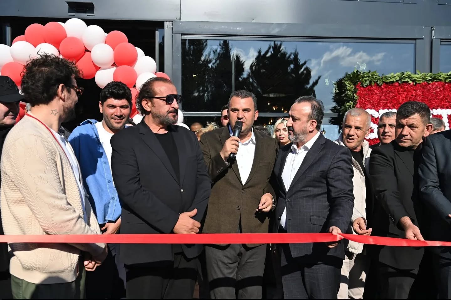 Tekirdağlı şef Sergen Özen yeni restoranının açılışını yoğun katılımla gerçekleştirdi.