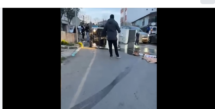 Belediye Aracı Kaza Yaptı: Sürücü Hastaneye Kaldırıldı