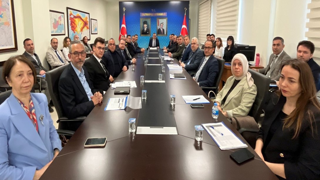 Kaymakamımız Sayın Mahmut Nedim TUNÇER başkanlığında, komisyon üyelerinin katılımıyla Bağımlılık ile Mücadele İlçe Koordinasyon Kurulu Toplantısı…