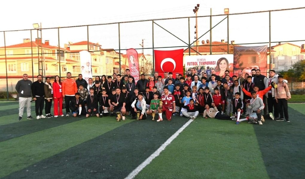MURATLI’DA 23 NİSAN COŞKUSU FUTBOL ŞÖLENİYLE BİRLEŞTİ