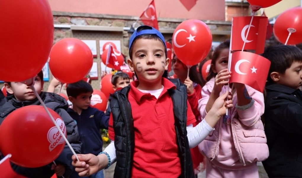 TEKİRDAĞLI MİNİKLER ALMANCA ÖĞRENEREK 23 NİSAN’I KUTLADI