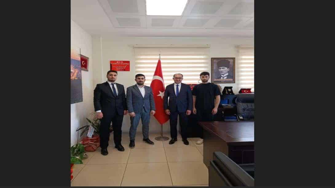 TÜGVA Süleymanpaşa İlçe Temsilcisi Hüseyin Kaya ile birlikte İlçe Teşkilat Sorumluları Hüseyin Kocabey ve Sercan Soydan İlçe Milli Eğitim Müdürü Fahri Kırmızı’yı Ziyaret Etti