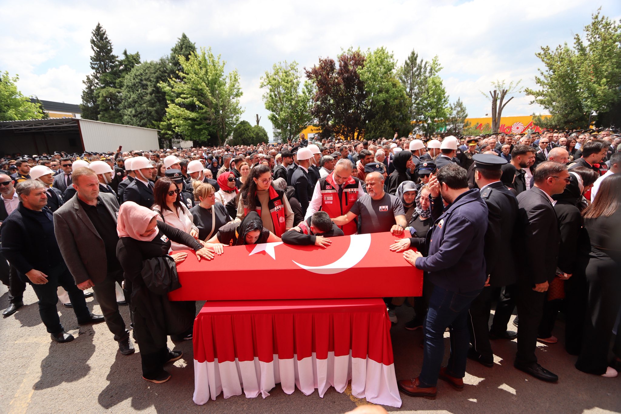 Tekirdağ’da Şehit Düşen 2 Polis Memuru Son Yolculuğuna Uğurlandı