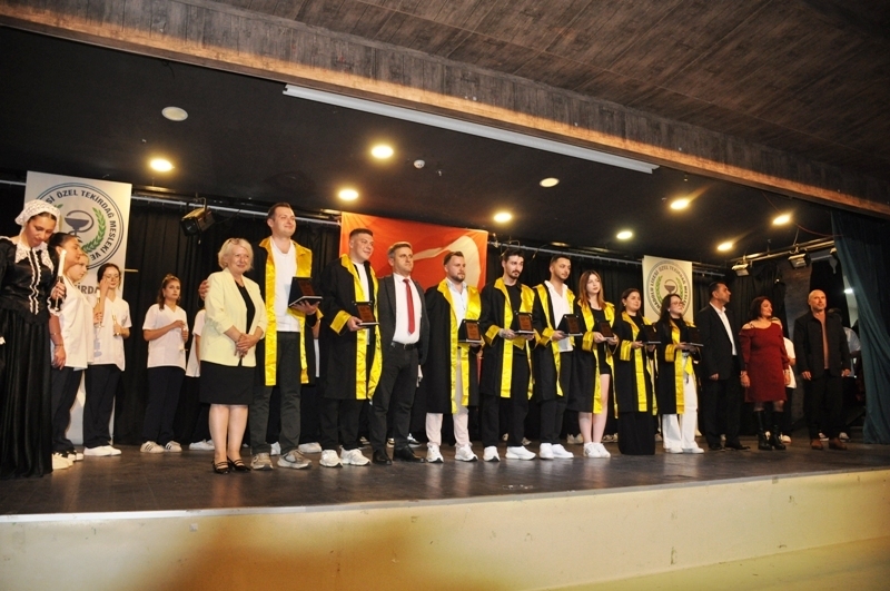 Özel Tekirdağ Mesleki ve Teknik Anadolu Lisesi “Forma Giyme ve Rozet Takma Töreni” yoğun katılımla gerçekleştirildi.