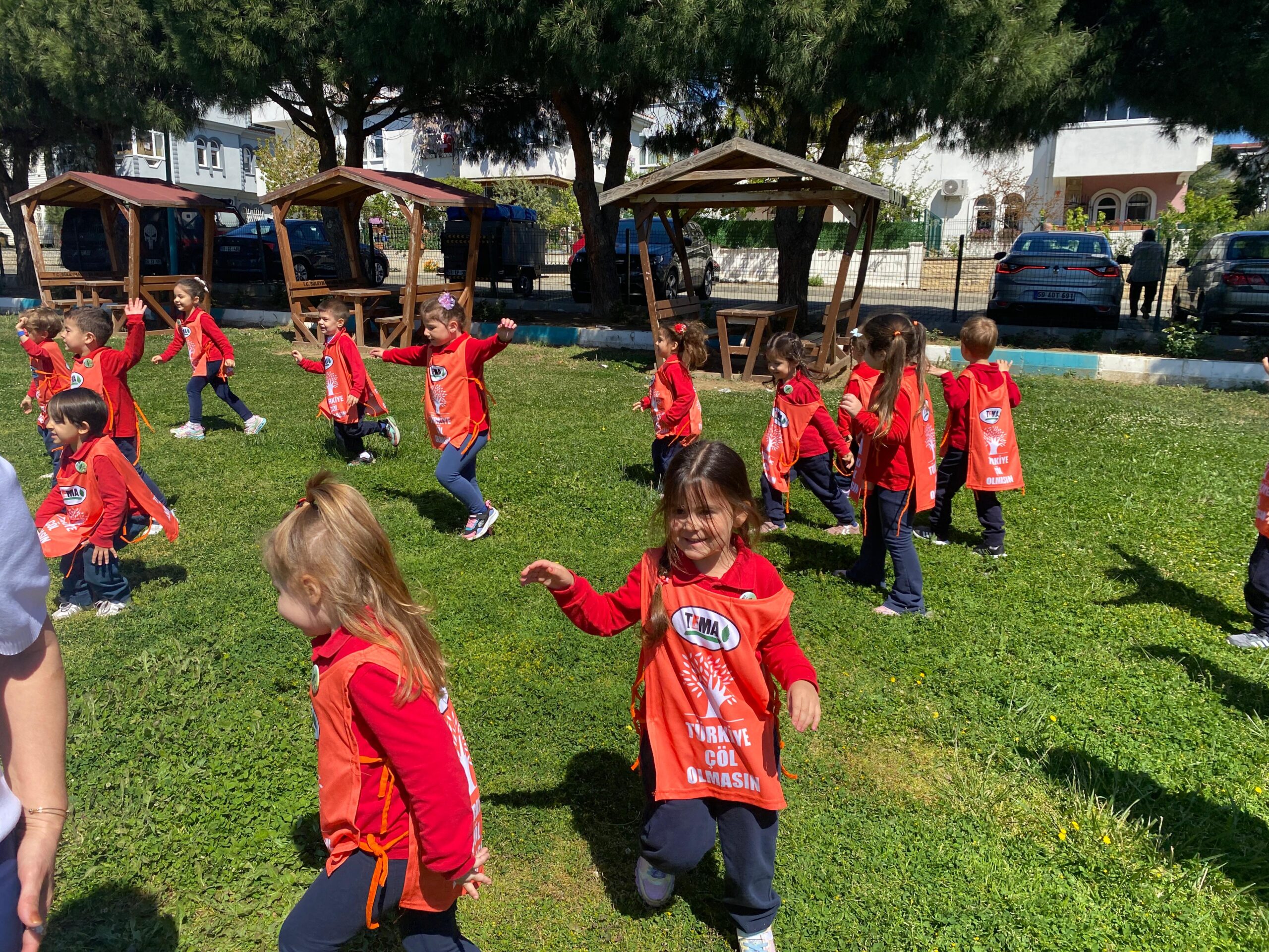 Minik Eller Toprakla Buluştu:  Gelecek Nesiller “Yeşil” Bir Dünya İçin İlk Adımını Attı
