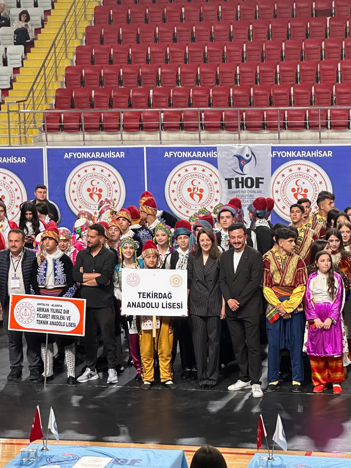 TEKİRDAĞ ANADOLU LİSESİ HALK OYUNLARI EKİBİNDEN TÜRKİYE BEŞİNCİLİĞİ